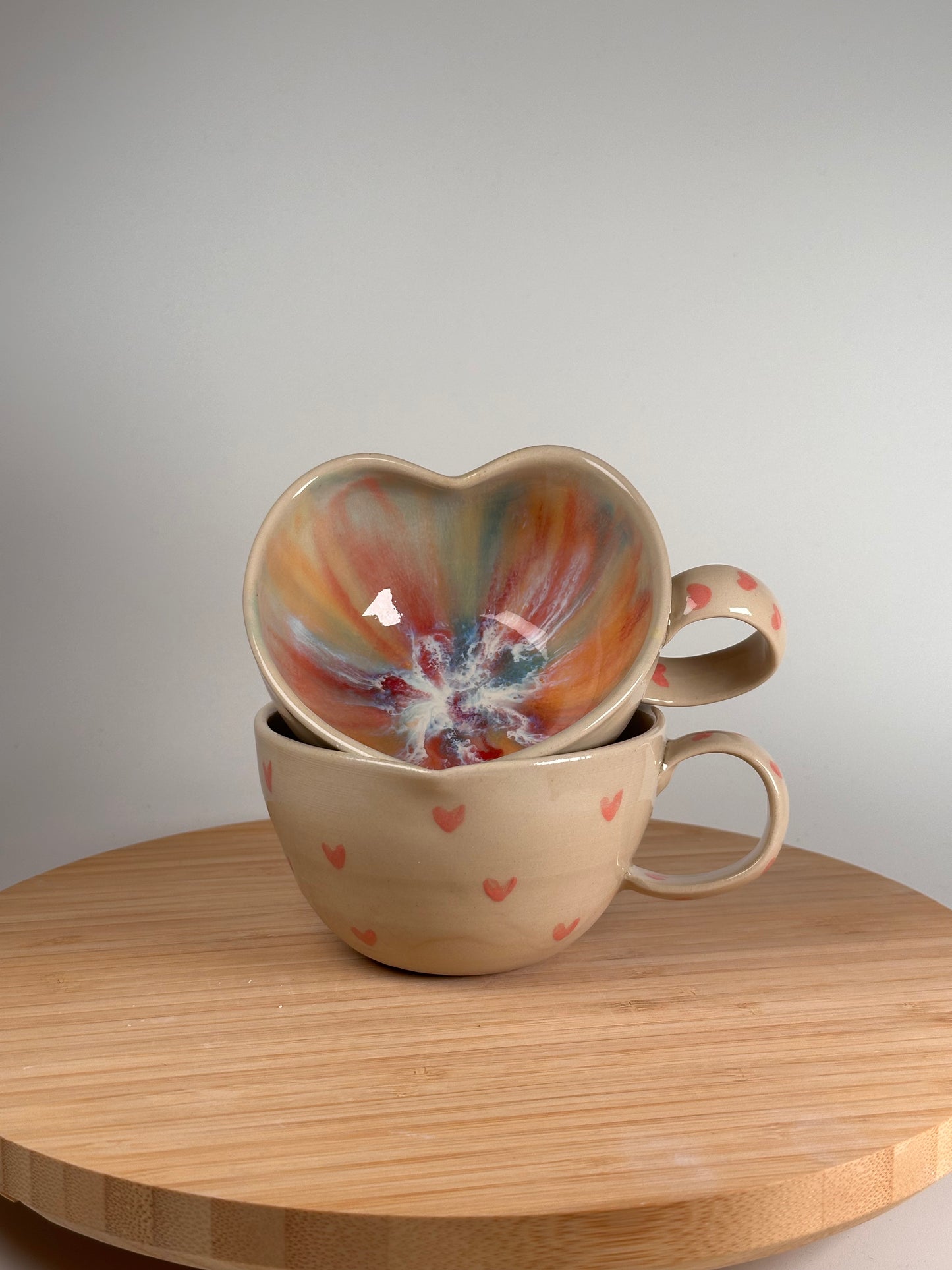 Herztasse mit Herzen