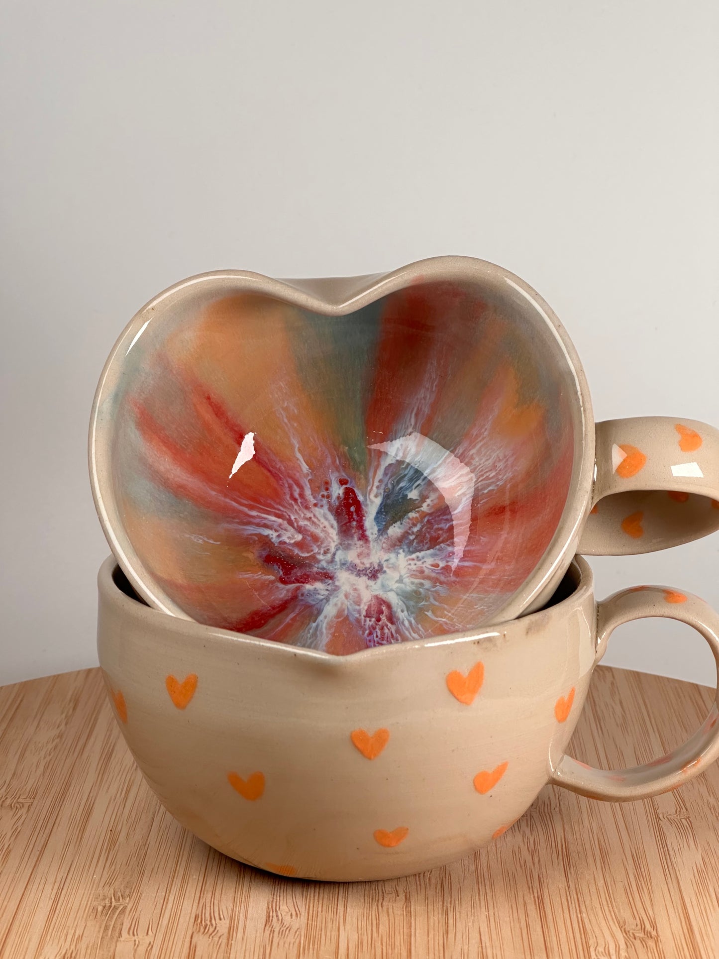 Herztasse mit Herzen