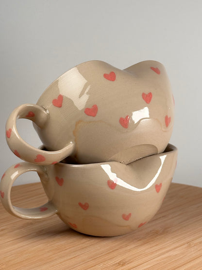 Herztasse mit Herzen
