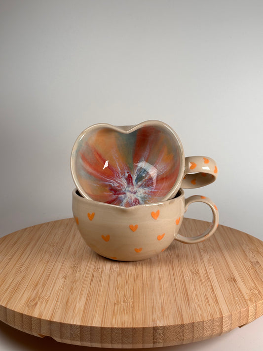 Herztasse mit Herzen