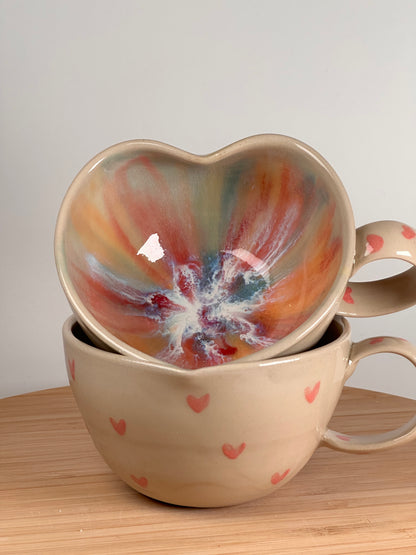 Herztasse mit Herzen